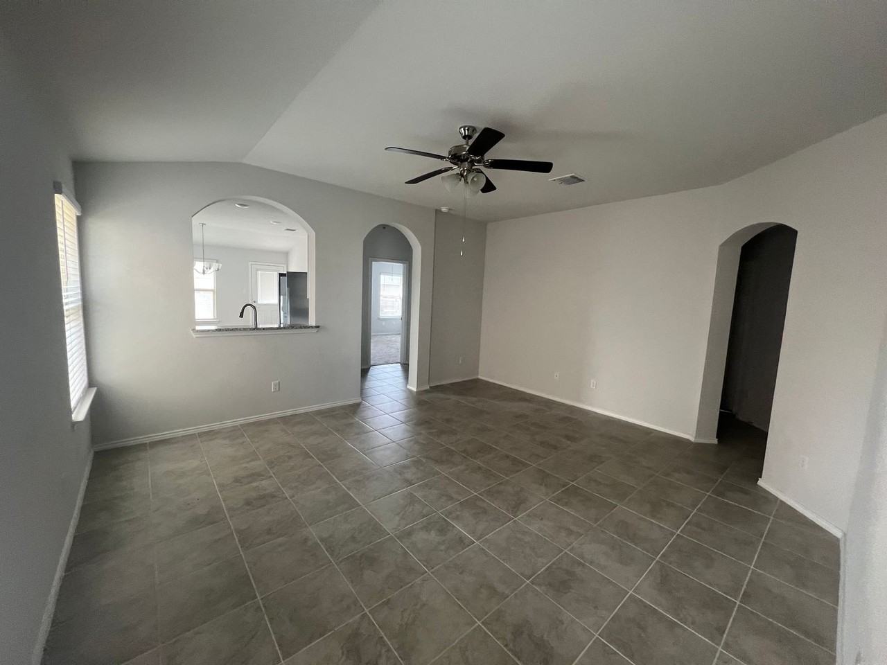 9019 Stonehollow Dr - Photo 5 of 14