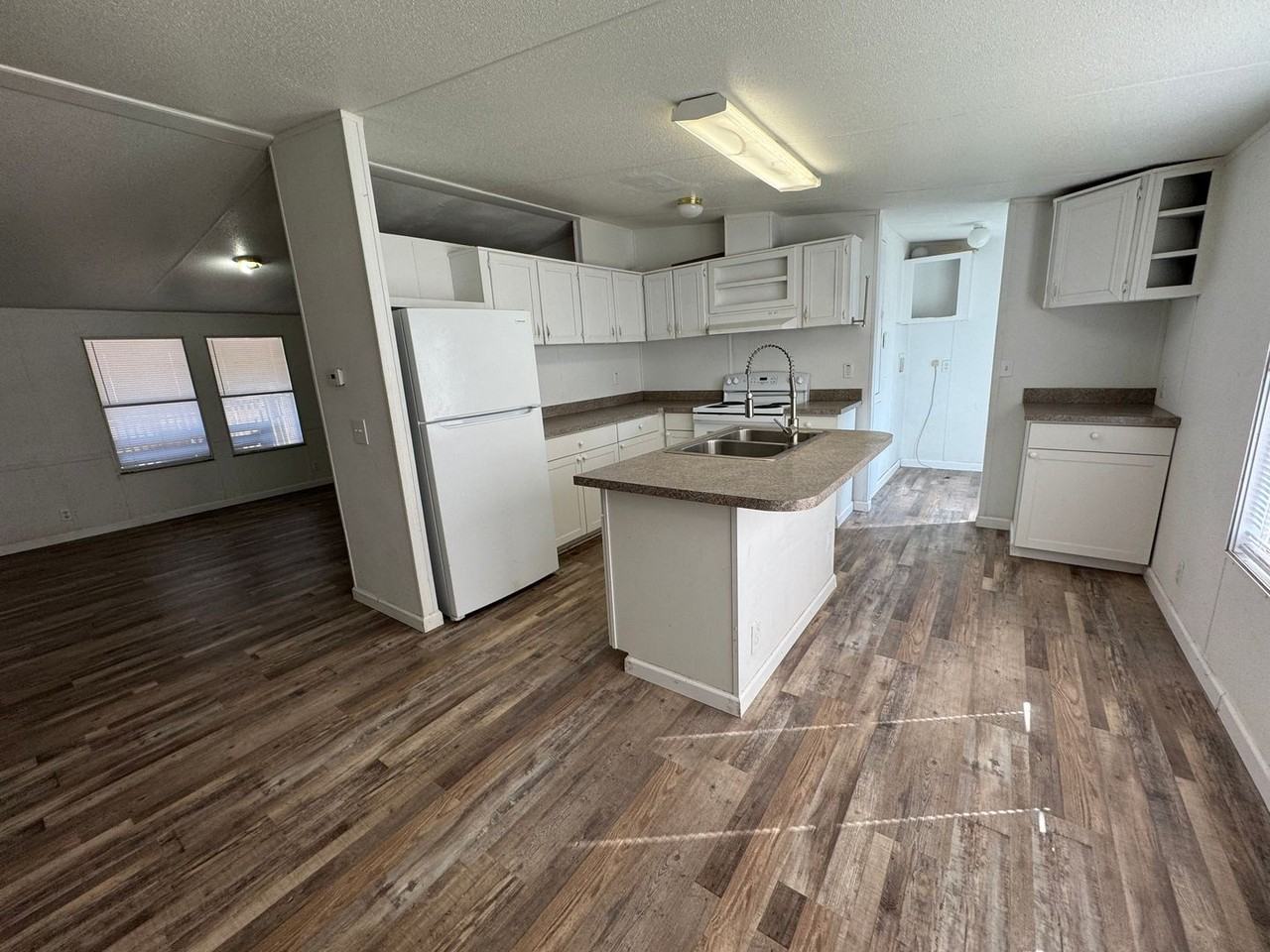 708 Braughton St Ne - Photo 2 of 11