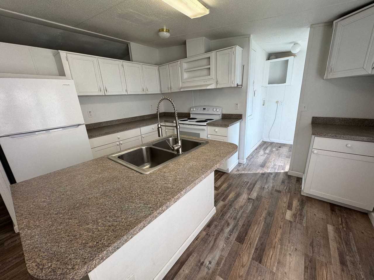 708 Braughton St Ne - Photo 3 of 11