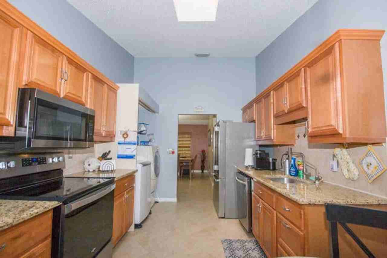 4907 Boxwood Cir - Photo 2 of 16