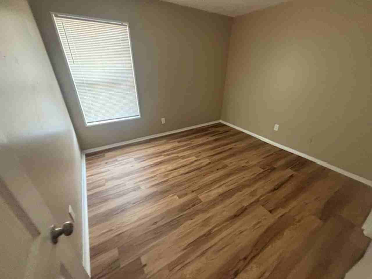 1121 Groner Dr - Photo 7 of 9