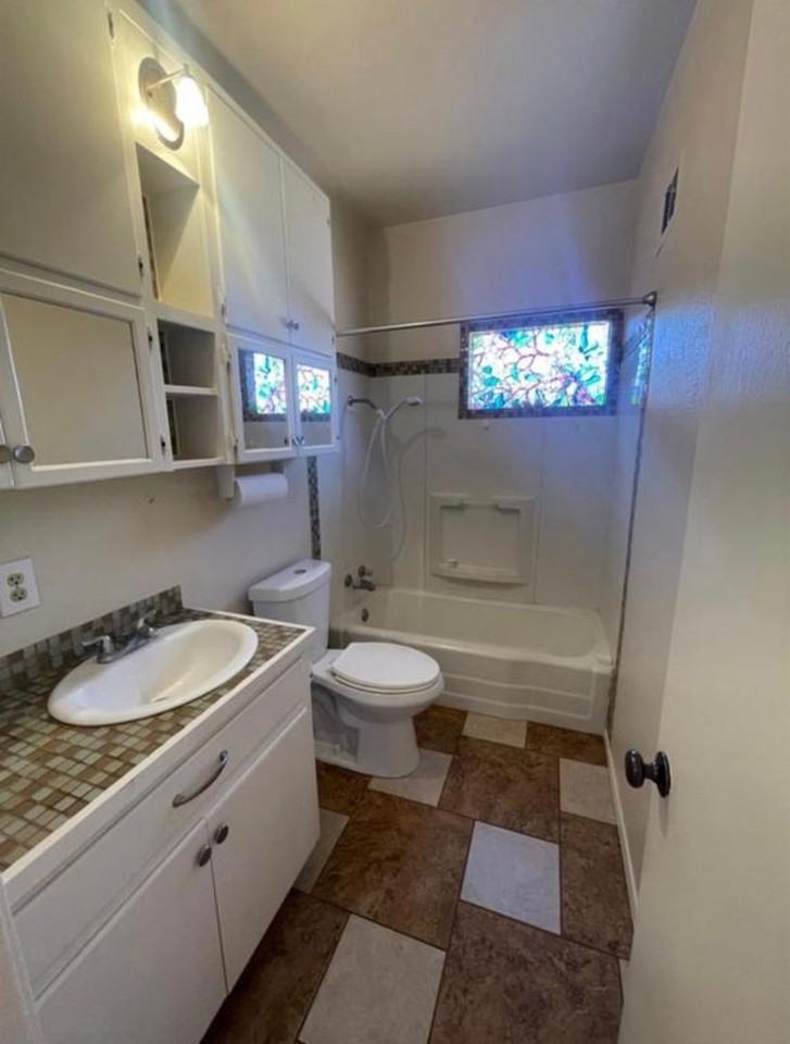 2315 48th St - Photo 5 of 5