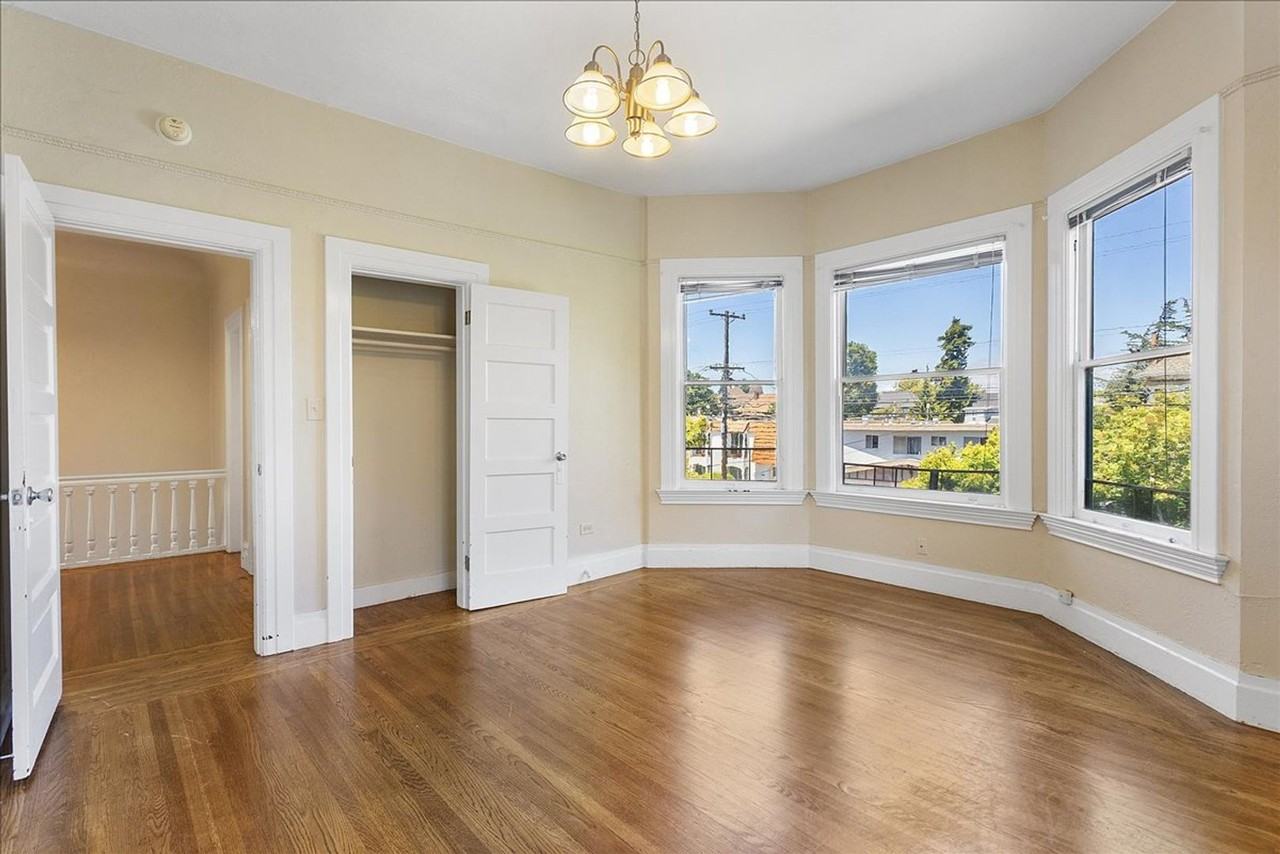 2116 Clinton Ave - Photo 5 of 10