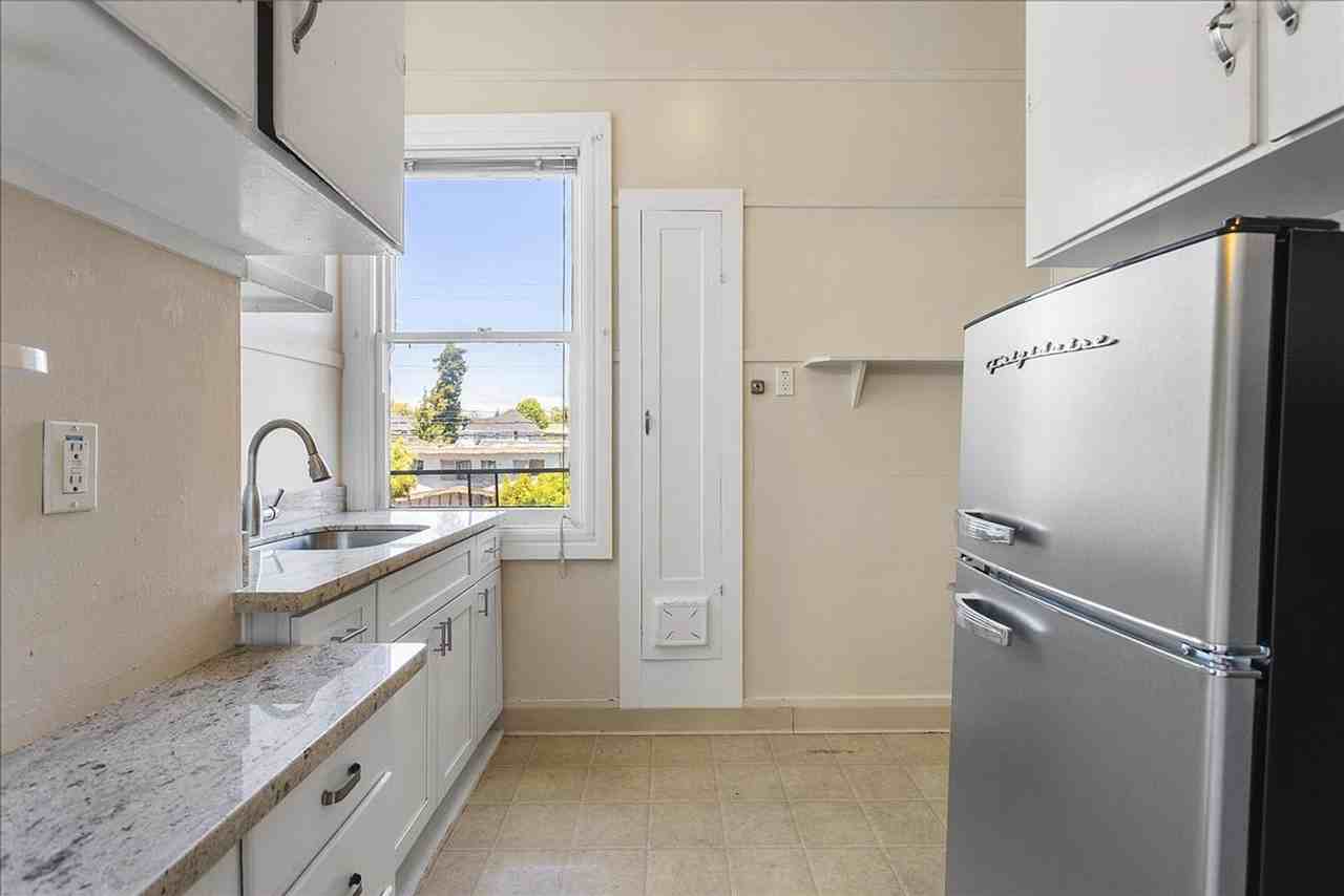 2116 Clinton Ave - Photo 7 of 10