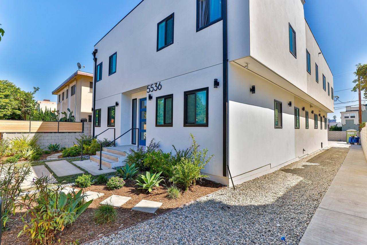 Premium Dion Apartments - Photo 3 of 12