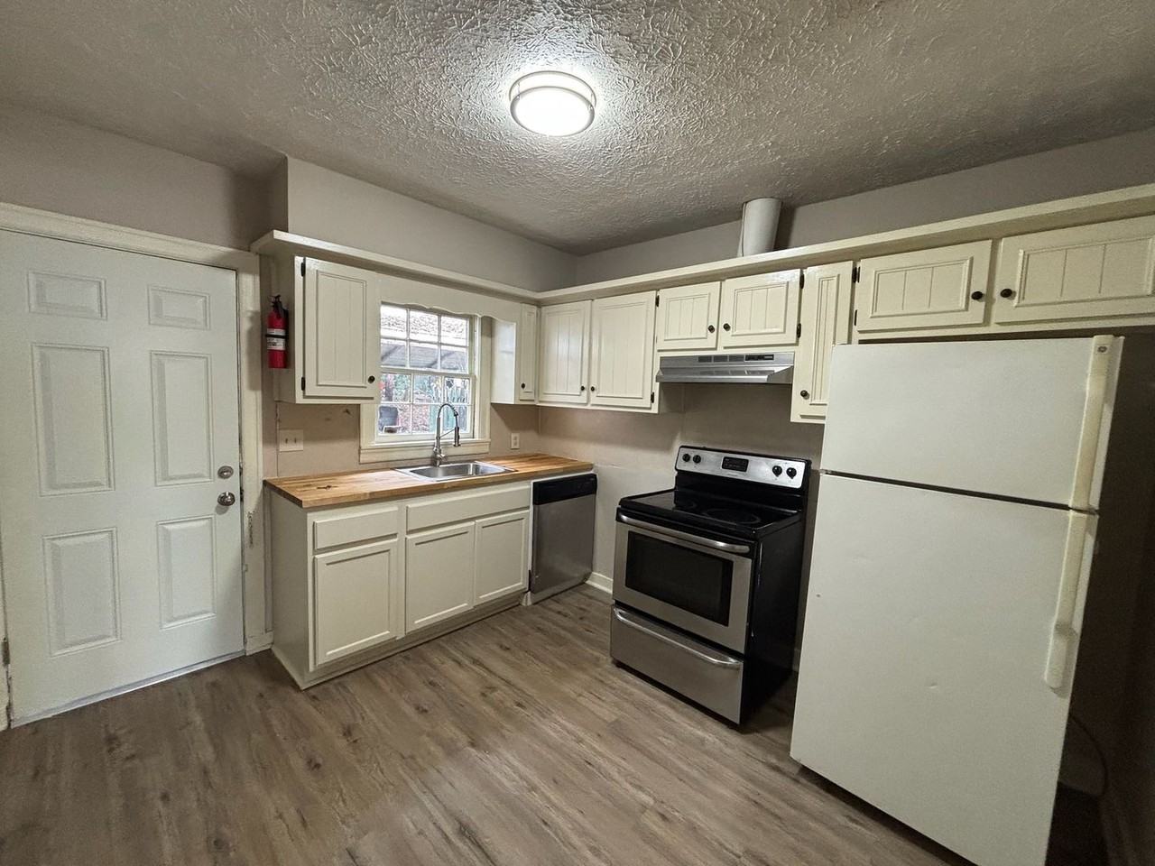 3623 Fifteenth Avenue - Photo 4 of 26