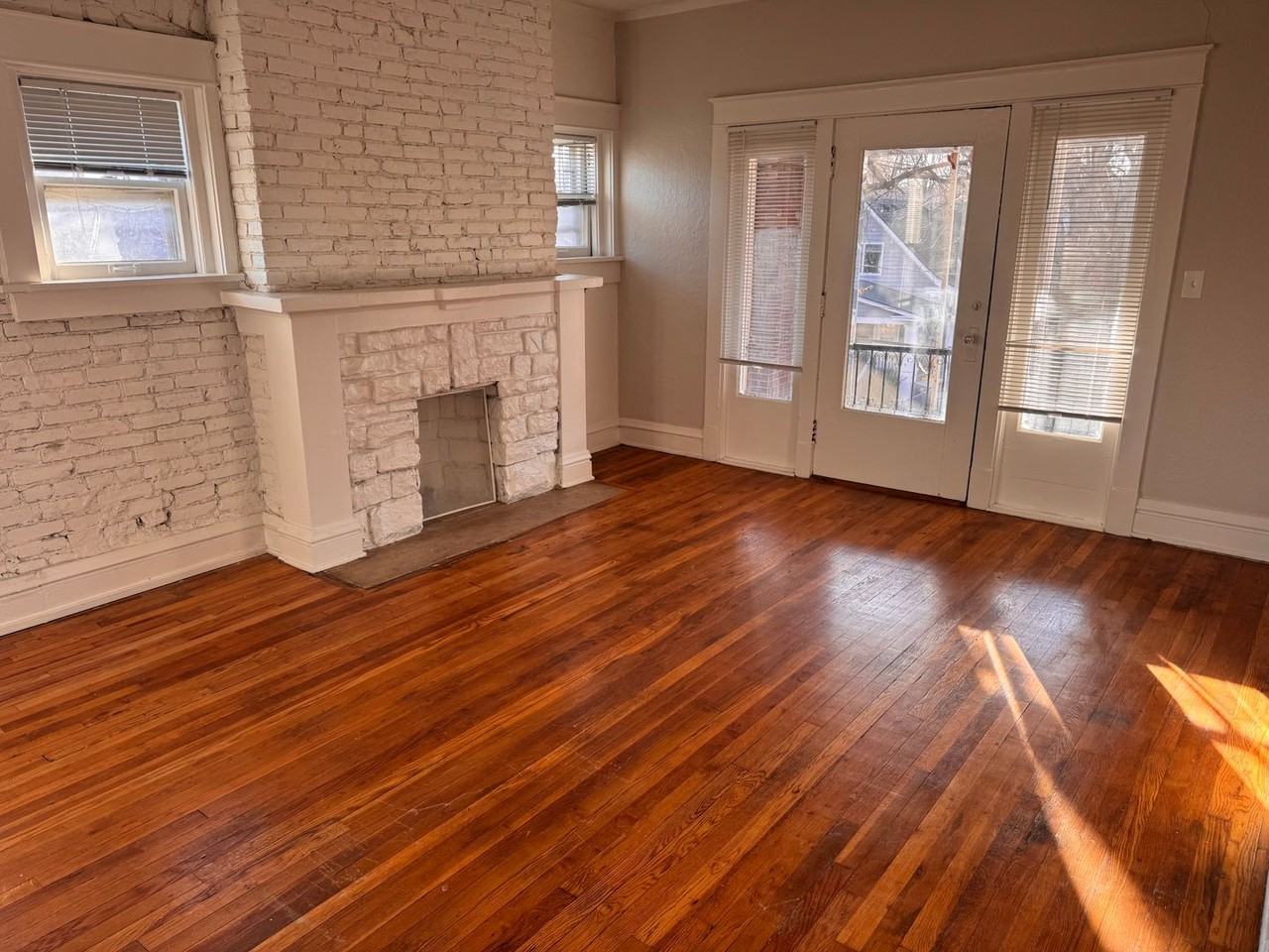 4007 Holly St - Photo 4 of 25