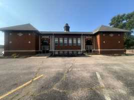 featured image of 801 E Springhill Dr