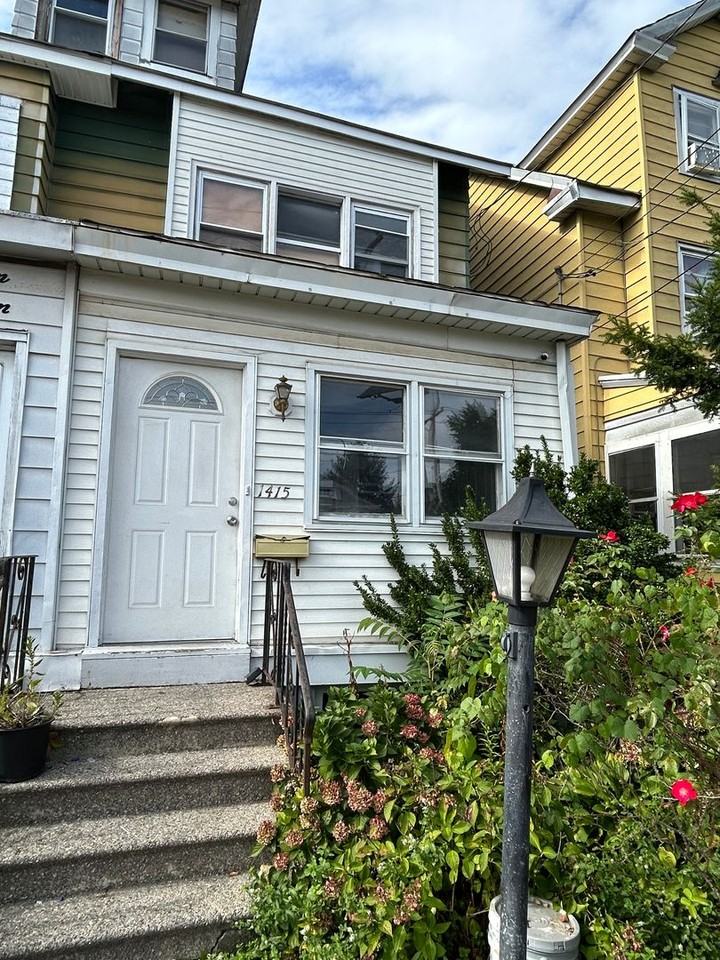 1415 S Broad St - Photo 2 of 3