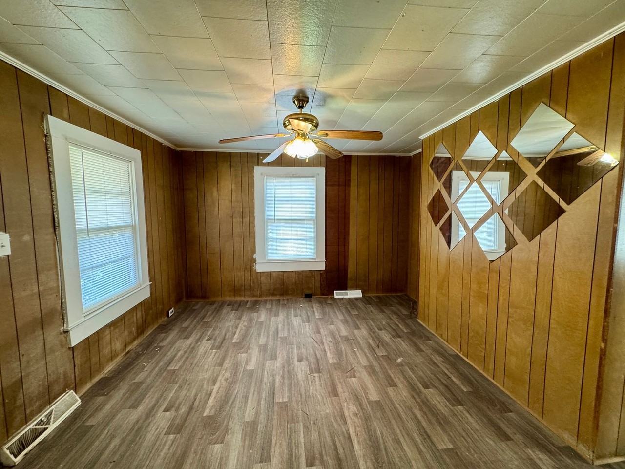 615 W Davidson Ave - Photo 2 of 9