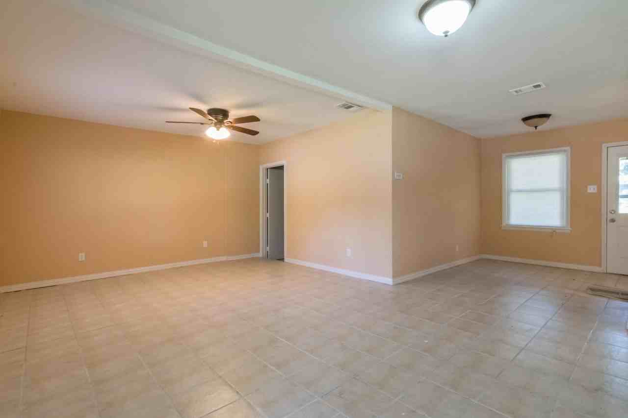 2515 Greenhurst Dr - Photo 3 of 21