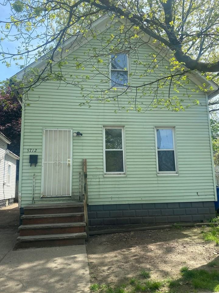 5712 Hosmer Ave - Photo 2 of 7