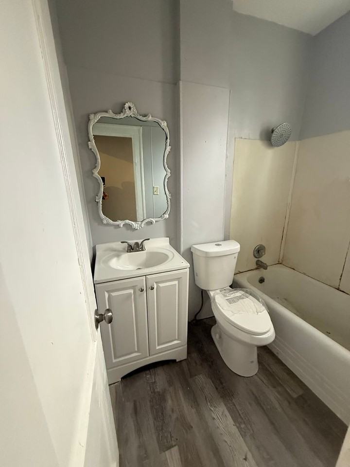 5712 Hosmer Ave - Photo 6 of 7