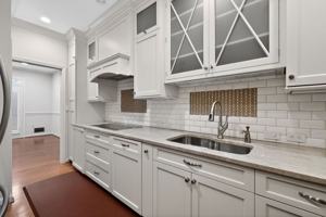 featured image of 986 N Royal St