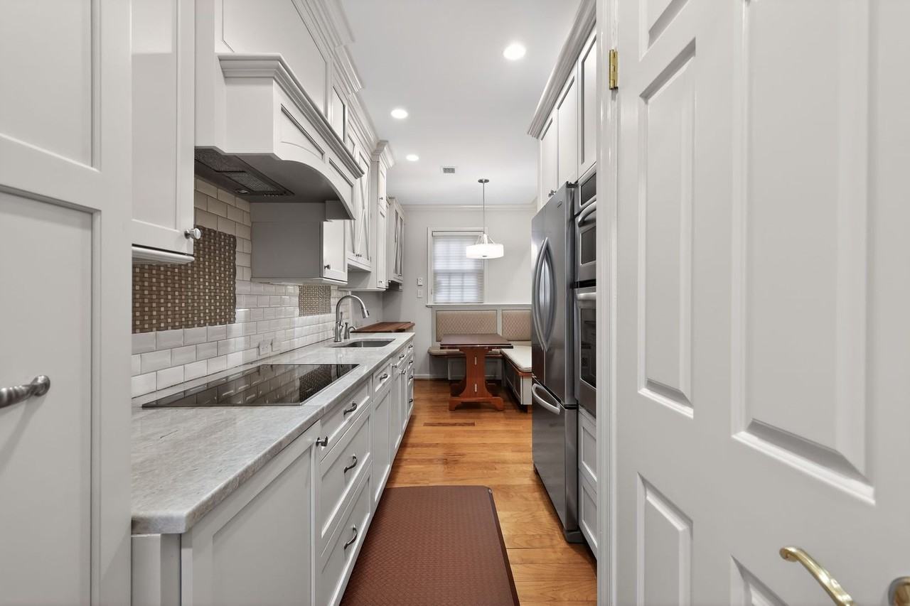 986 N Royal St - Photo 4 of 19