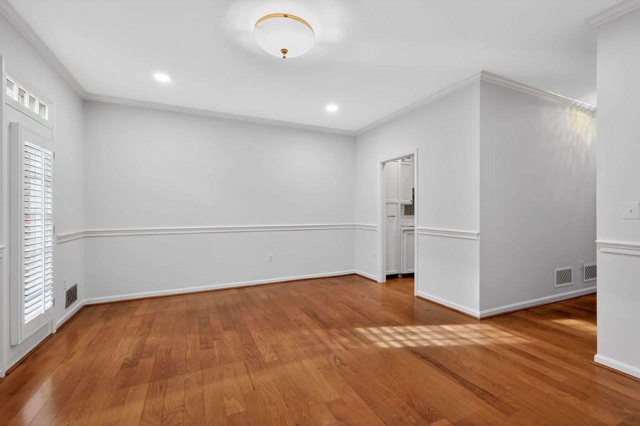 986 N Royal St - Photo 6 of 19