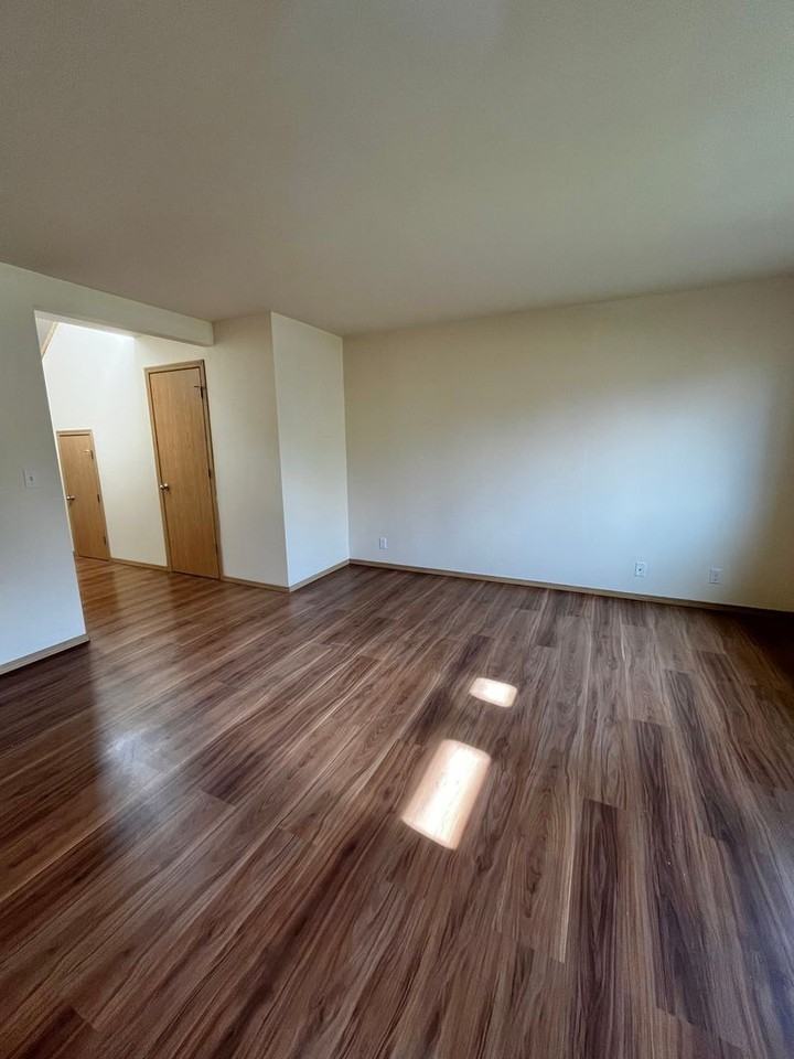 1997 Kelowna Pl Se - Photo 6 of 15