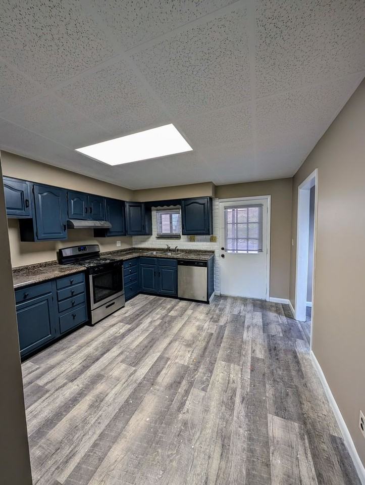 517 Center Ave - Photo 3 of 12