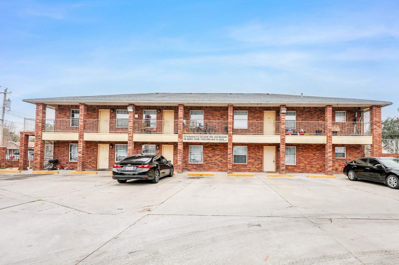 2220 Santa Cleotilde Ave