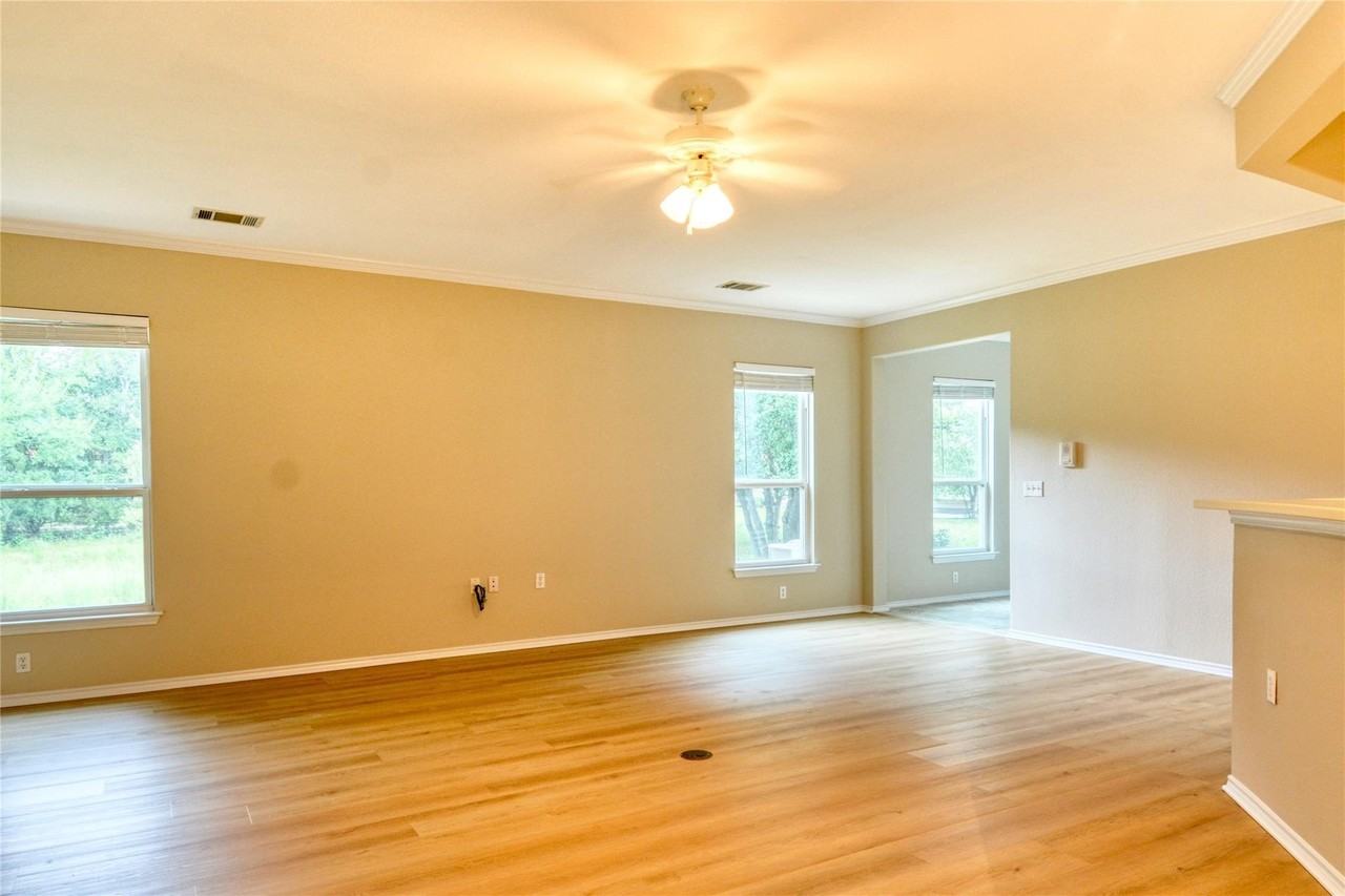 115 Dickens Cir - Photo 2 of 17