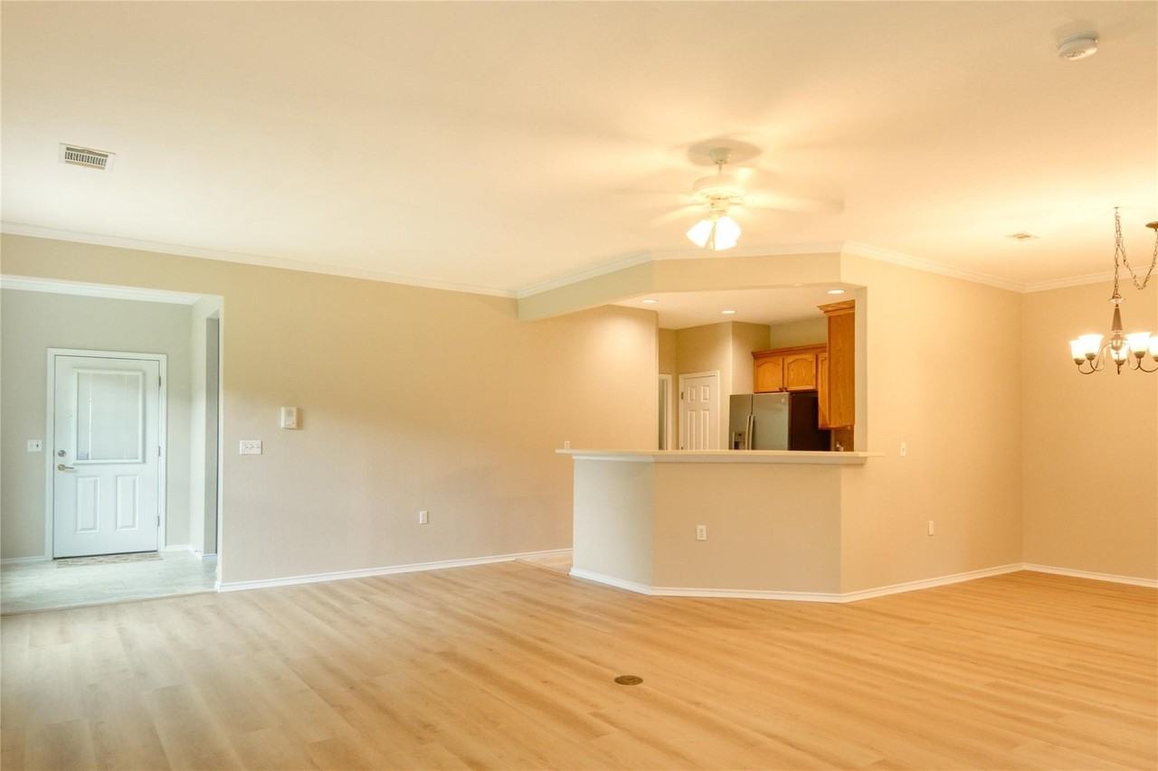 115 Dickens Cir - Photo 4 of 17