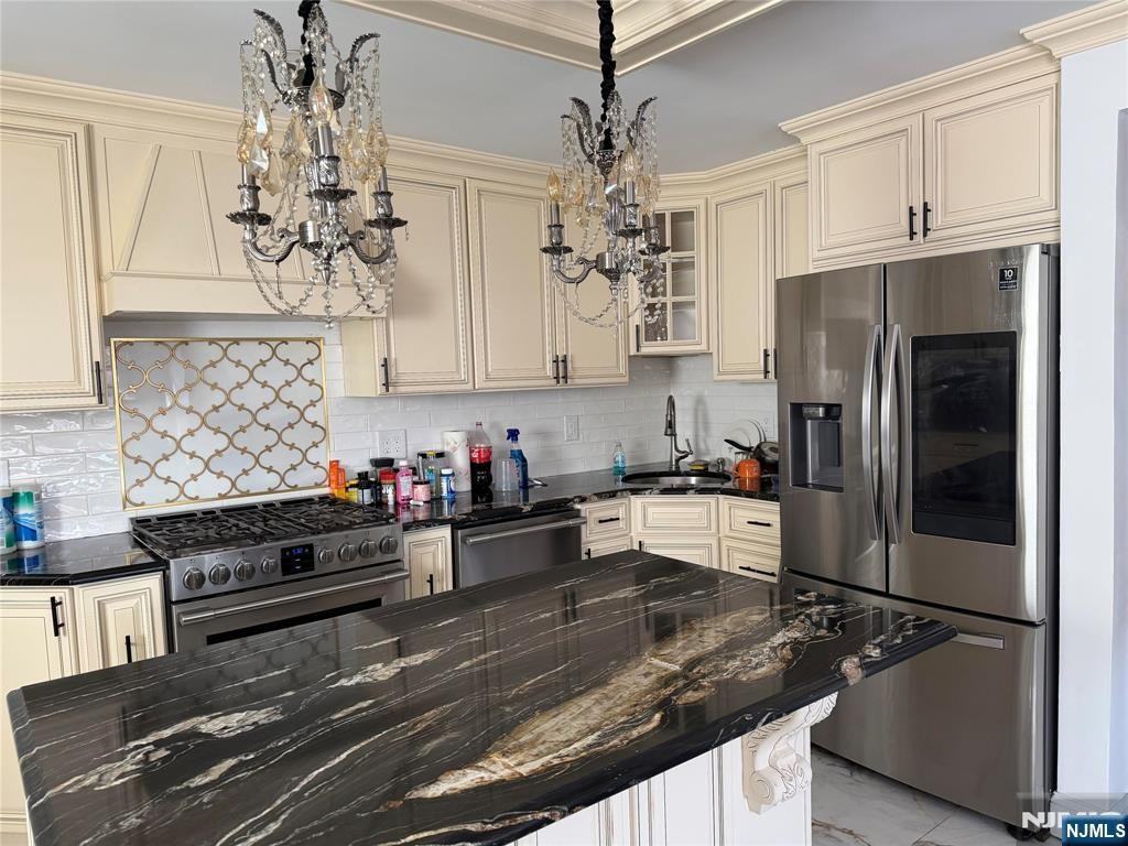 60 Dick St - Photo 3 of 5