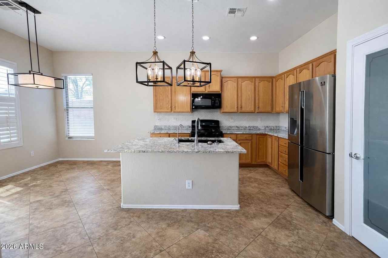 17597 W Aster Dr - Photo 7 of 18