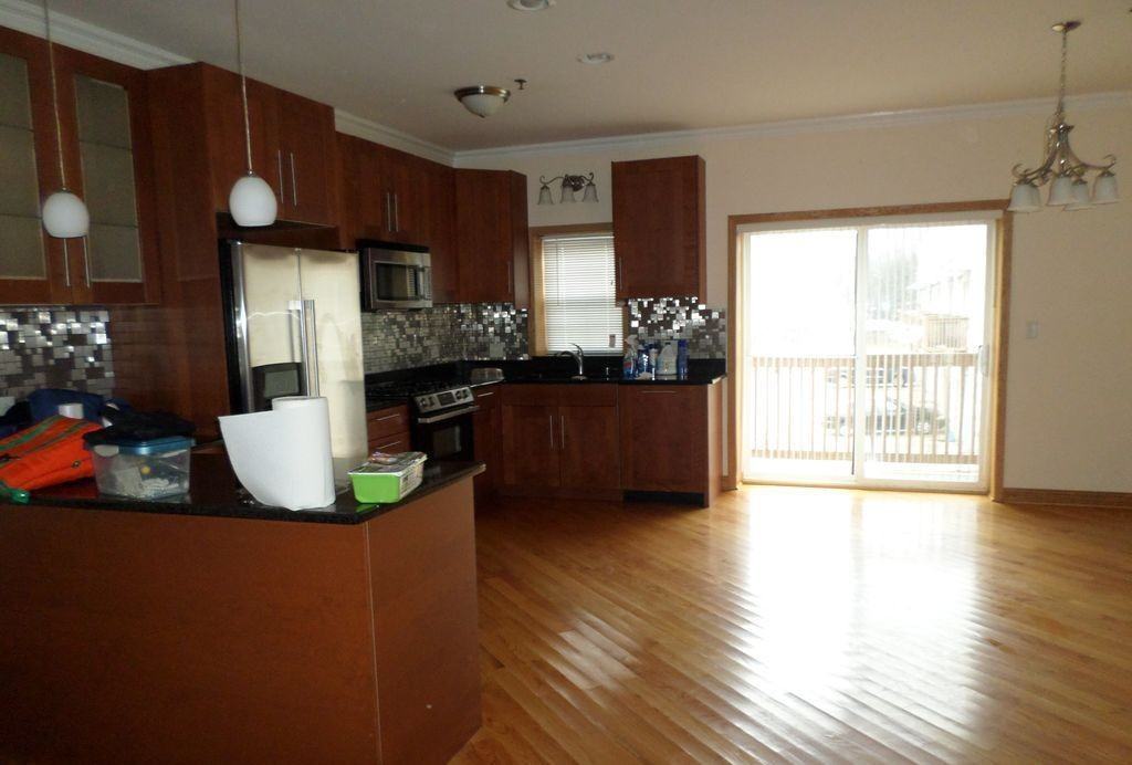 183 N East River Rd - Photo 3 of 15