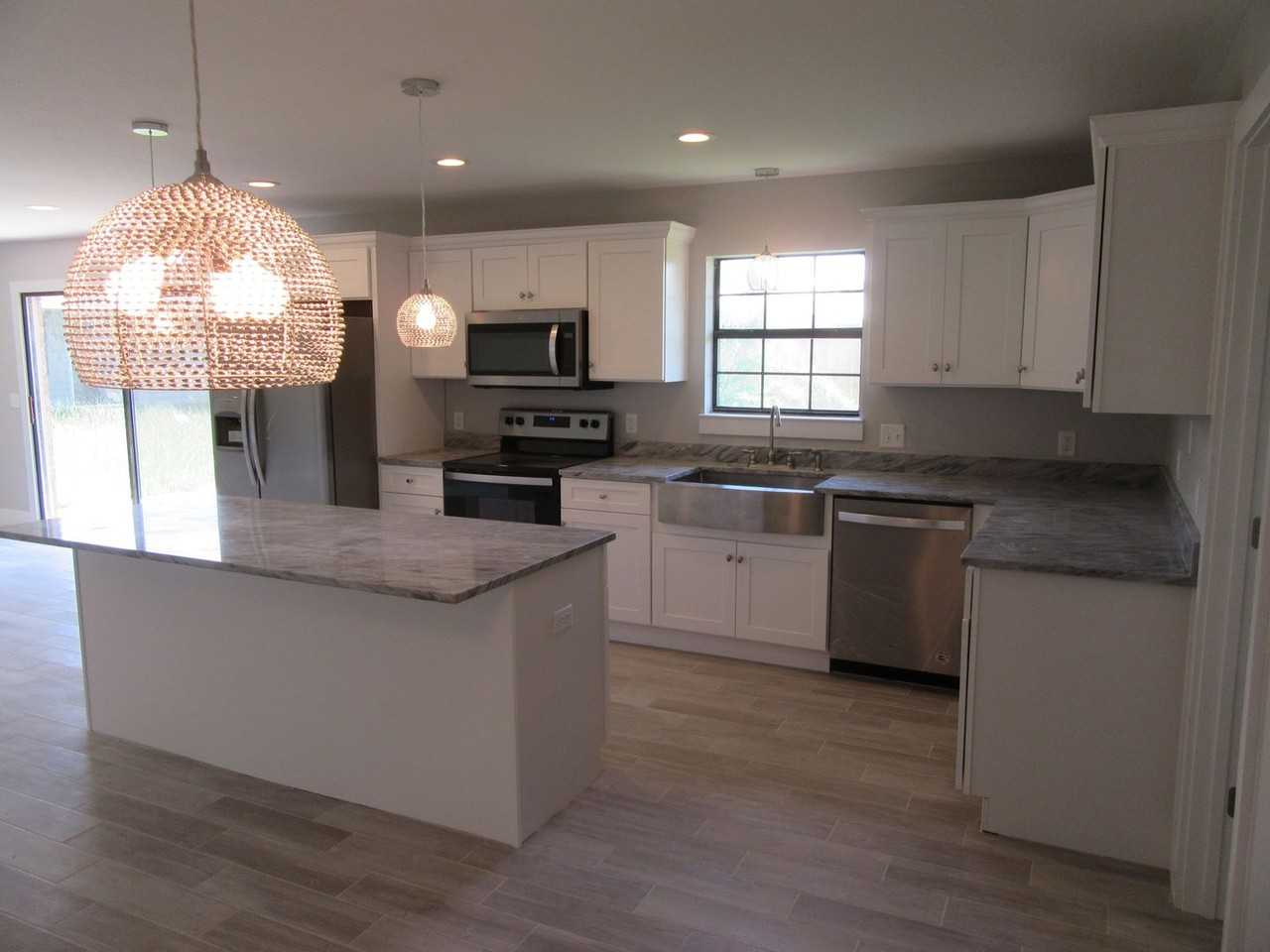 2708 Amelia Ave - Photo 2 of 42