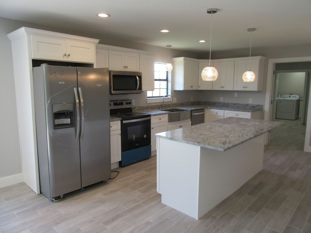 2708 Amelia Ave - Photo 4 of 42