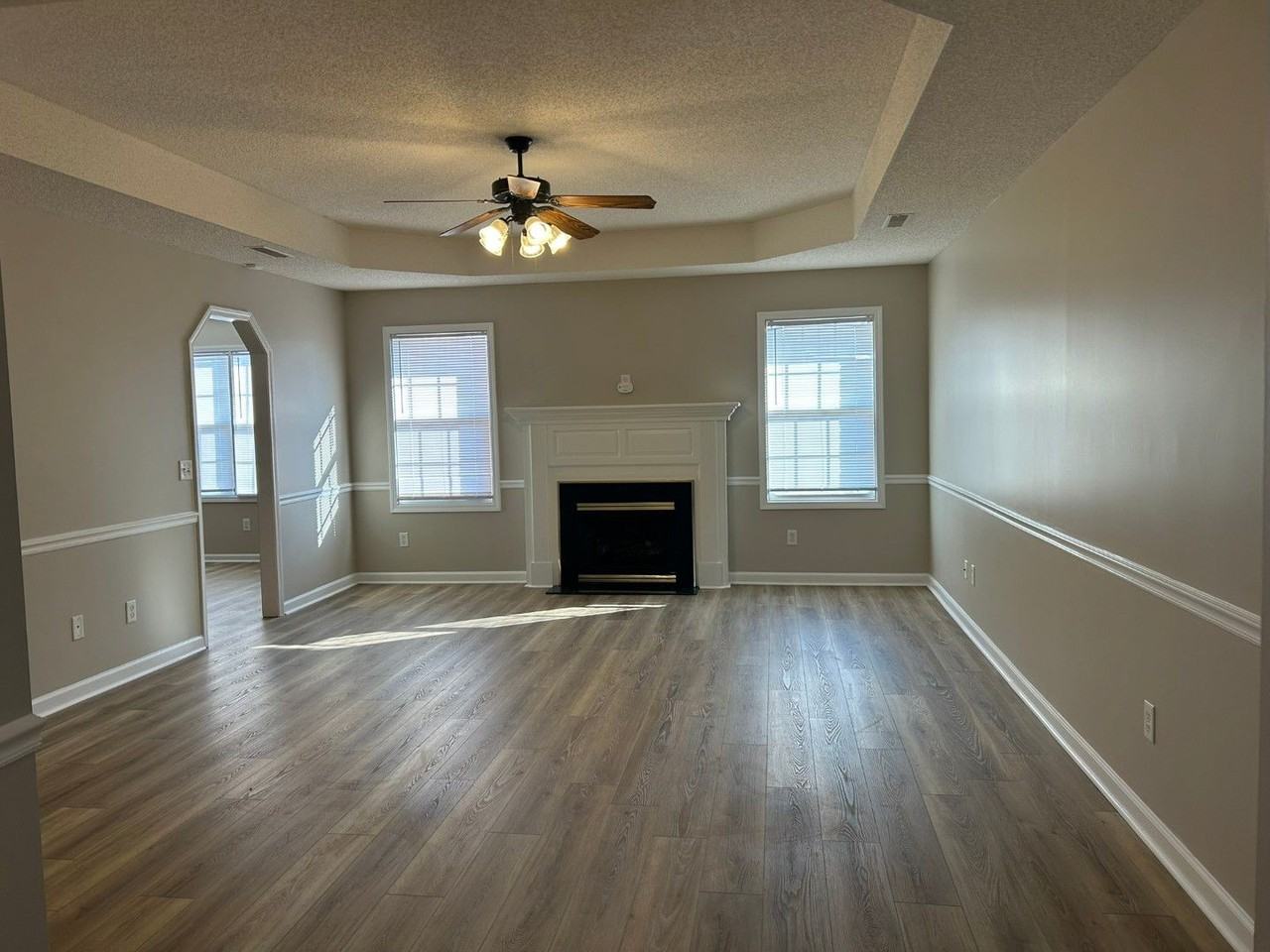 3370 Aurora Dr - Photo 2 of 29