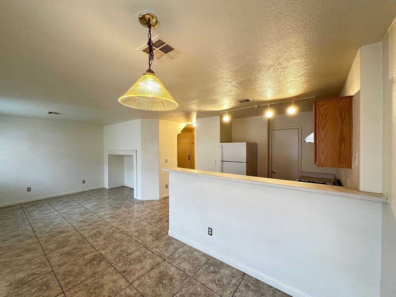 2500 Charleville Ave #103 - Photo 5 of 19