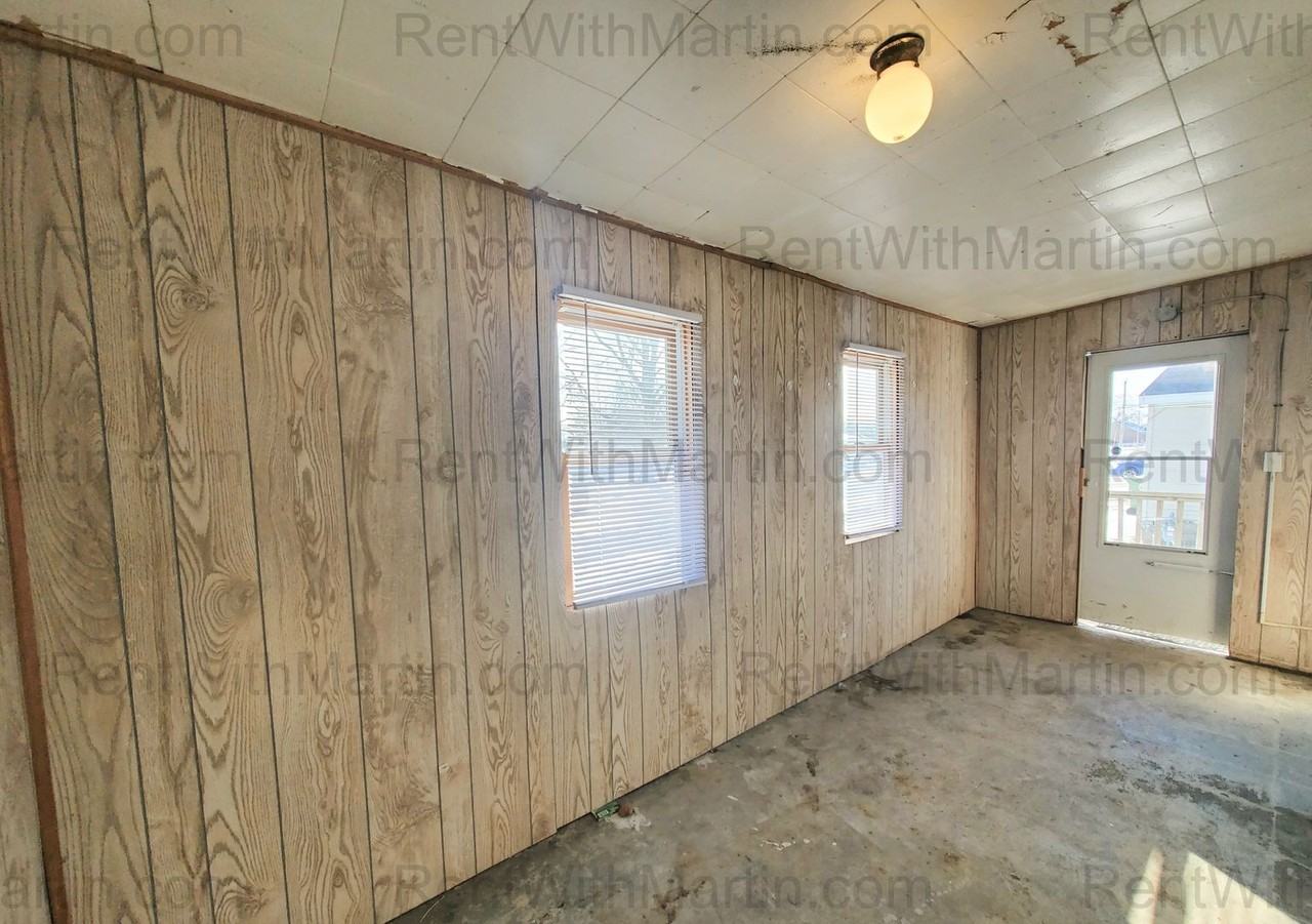 919 Oneida St - Photo 2 of 15