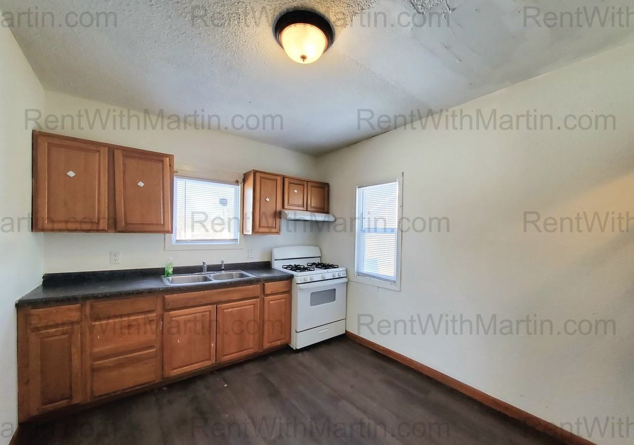 919 Oneida St - Photo 6 of 15