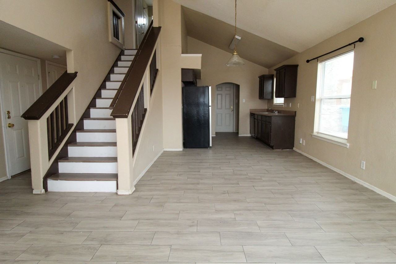 10212 Valle Del Mar Dr - Photo 2 of 11