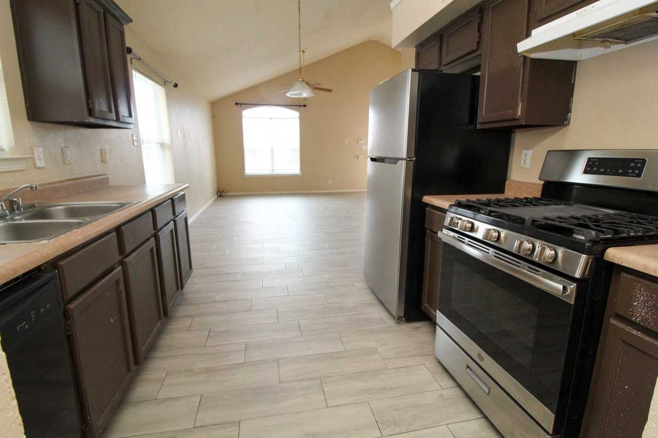 10212 Valle Del Mar Dr - Photo 3 of 11