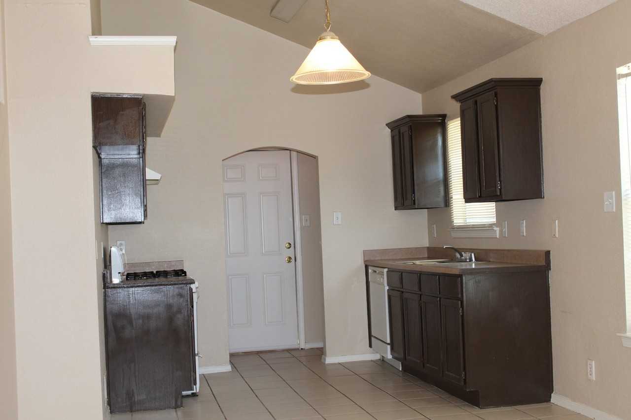 10212 Valle Del Mar Dr - Photo 4 of 11