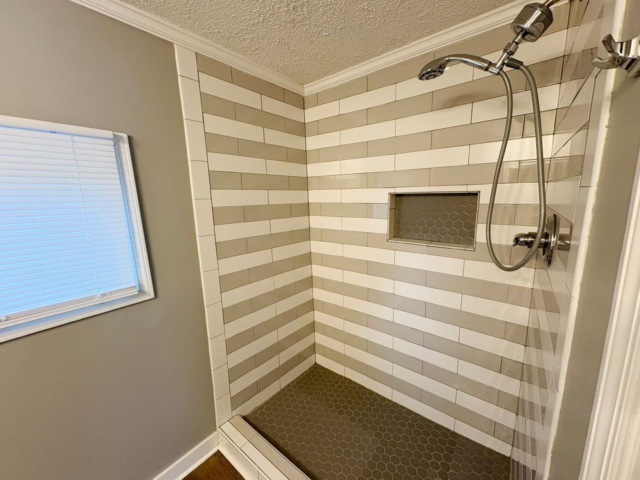 228 228 North Hume - Cottage - Photo 6 of 10