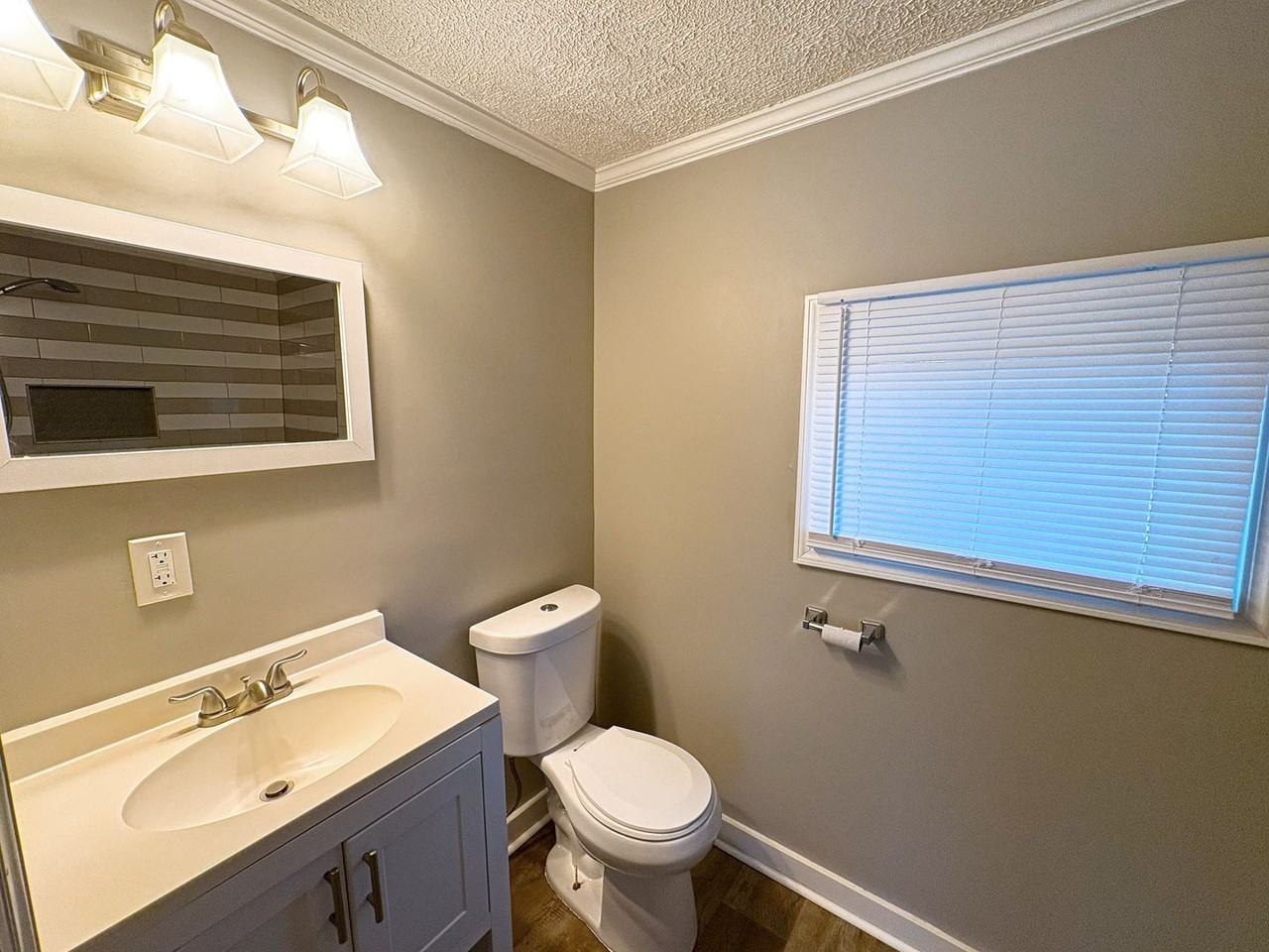 228 228 North Hume - Cottage - Photo 7 of 10