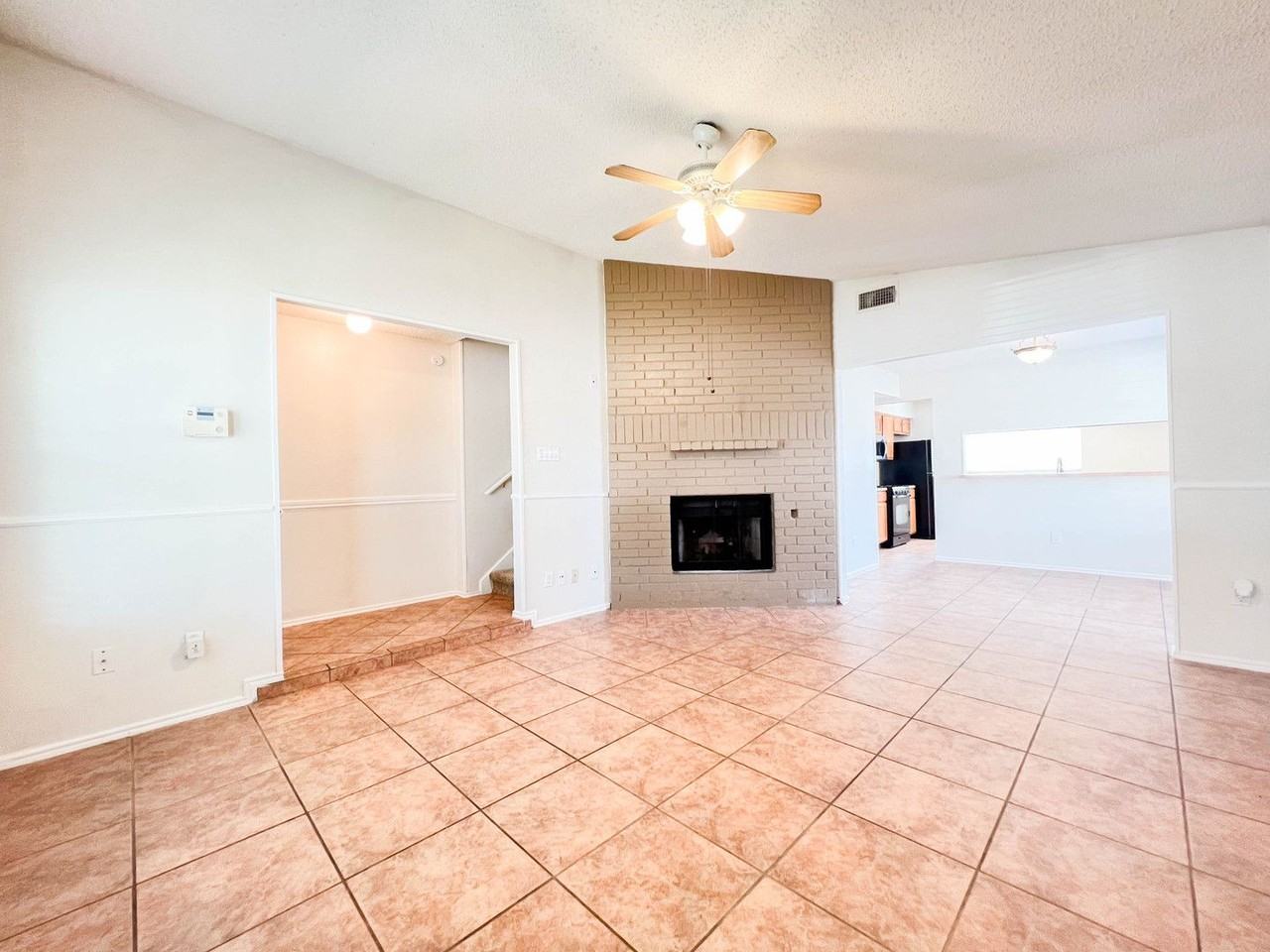 1301 Pitcairn Dr - Photo 5 of 17