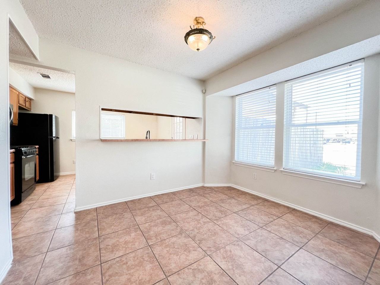 1301 Pitcairn Dr - Photo 6 of 17