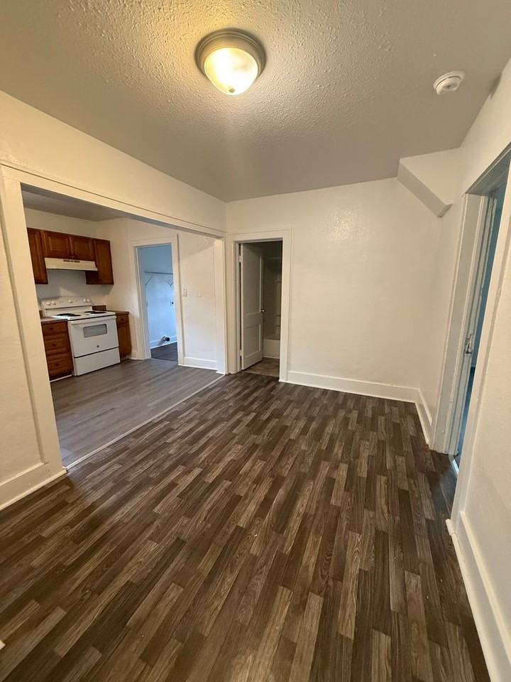 2312 N National Ave - Photo 6 of 11