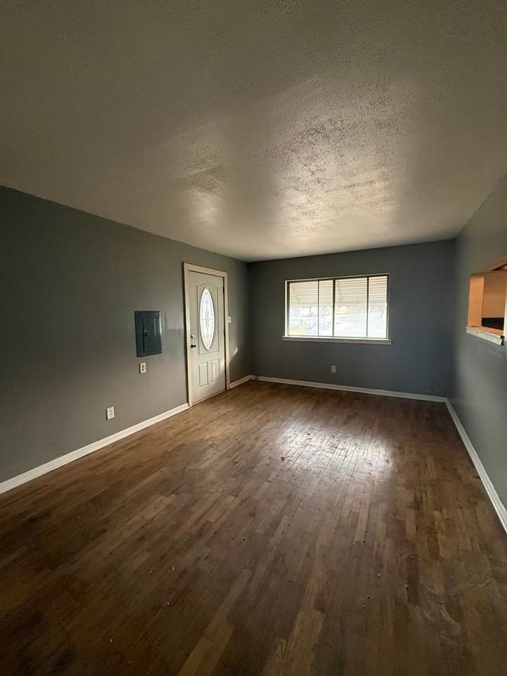 2119 W Nichols St - Photo 2 of 8