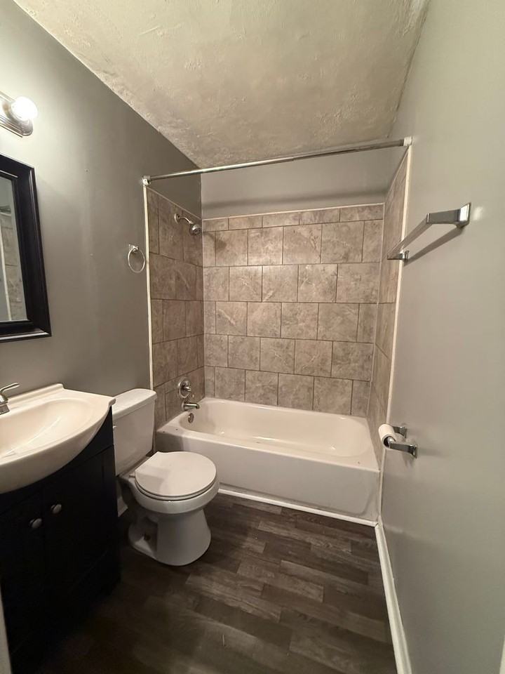 2119 W Nichols St - Photo 6 of 8