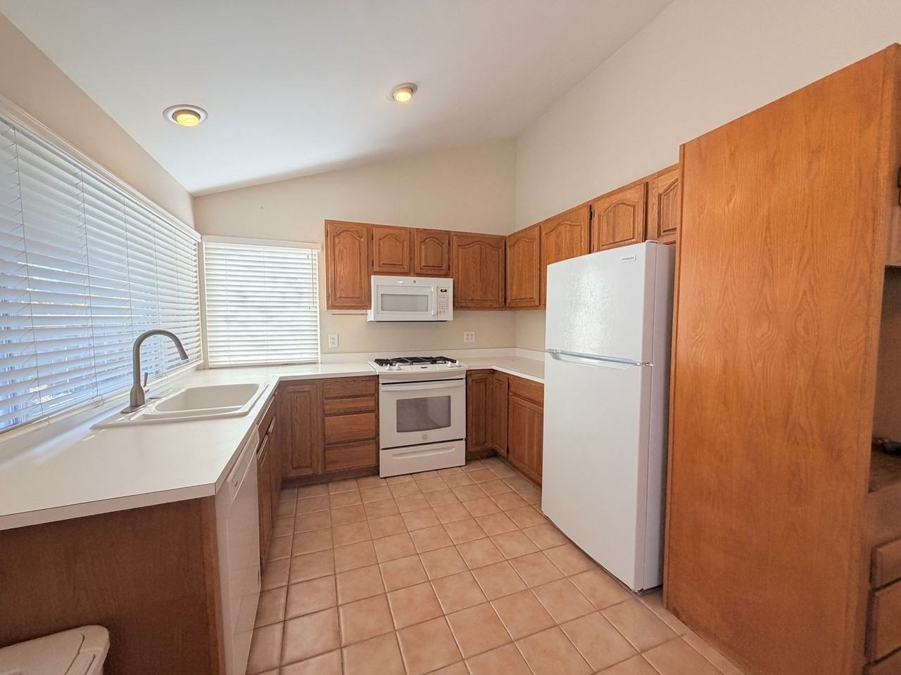 1570 Bungalow Ln - Photo 6 of 18