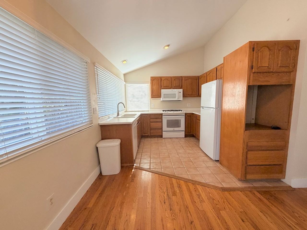 1570 Bungalow Ln - Photo 7 of 18