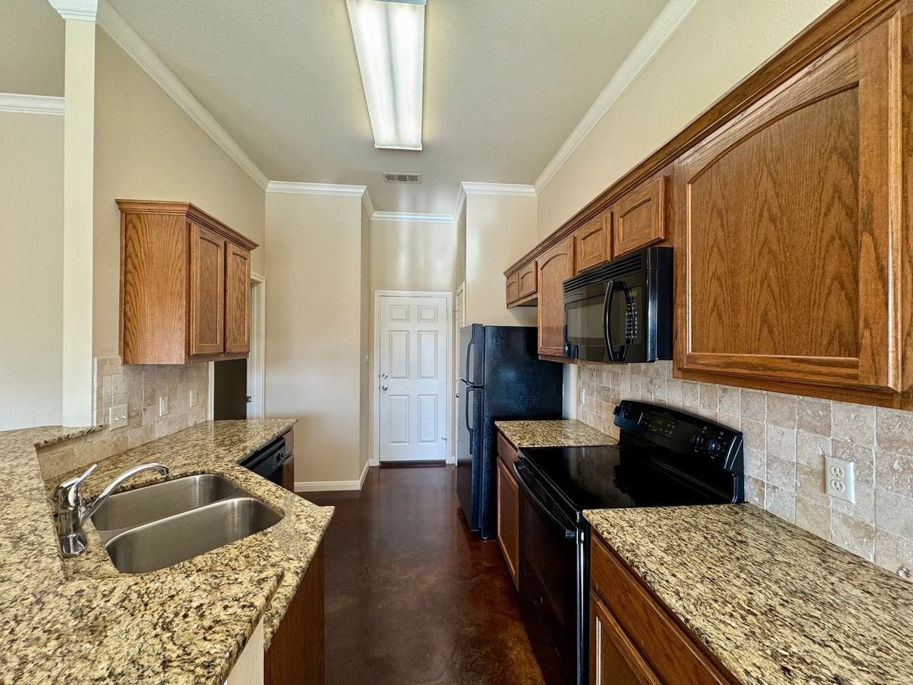 635 Park Ln - Photo 5 of 13