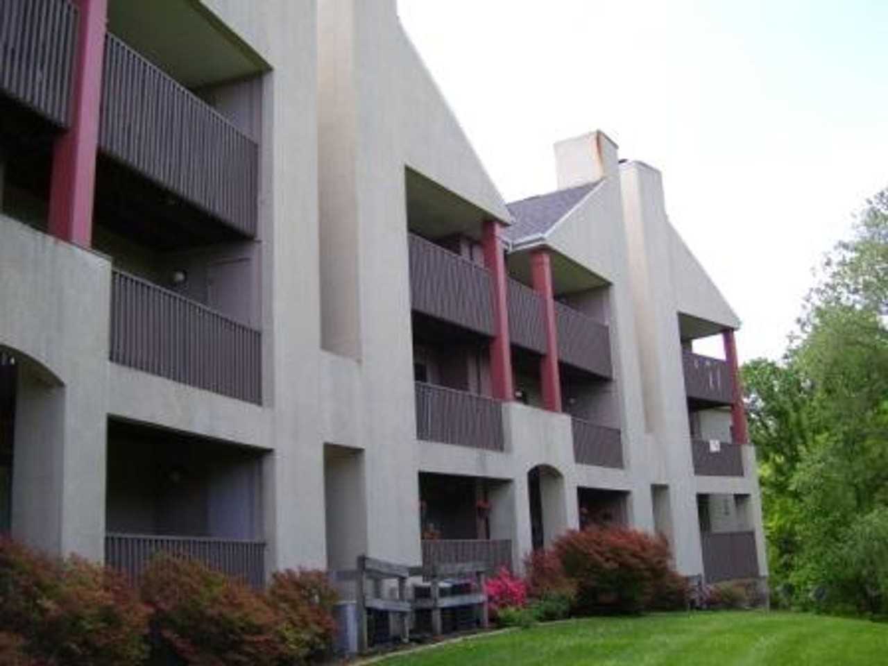 550 Borden Rd - Photo 2 of 16