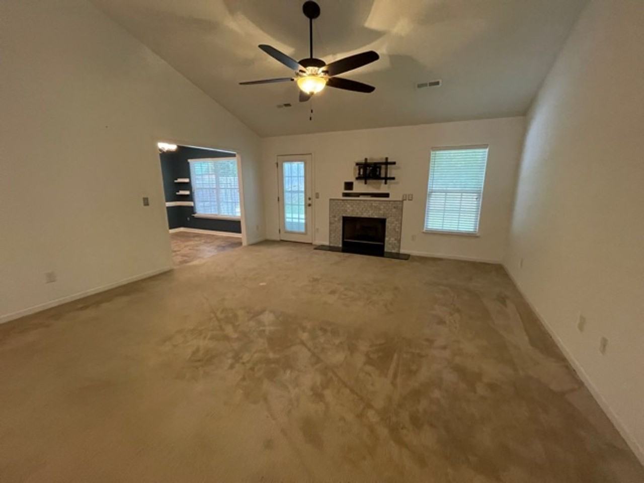 611 Walnut Crossing Dr - Photo 3 of 29