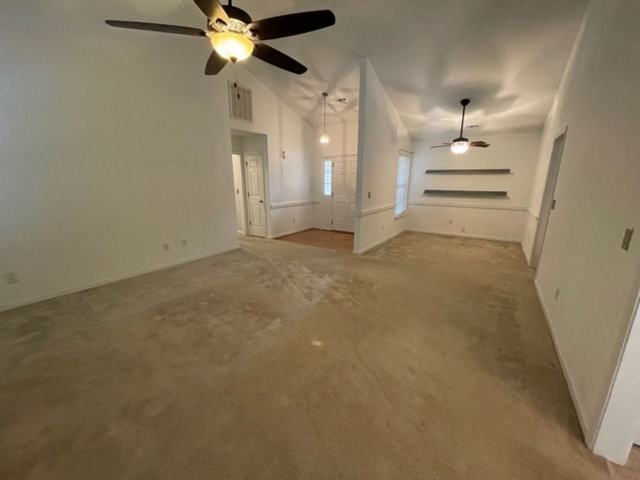 611 Walnut Crossing Dr - Photo 4 of 29